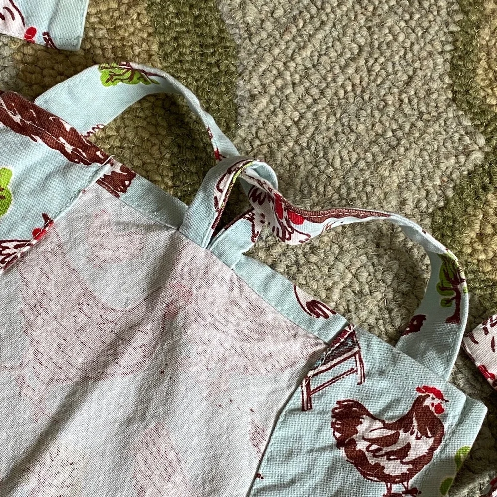 Crate & Barrel I Farmhouse Hen Apron